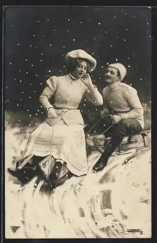 AK Junges Paar fährt Schlitten im Winter