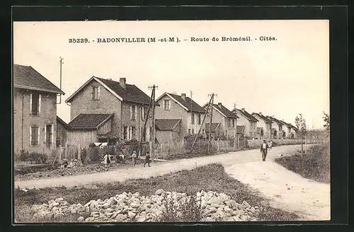 AK Badonviller, Route de Bréménil, Cités