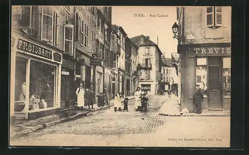 AK Toul, Rue Carnot, Strassenpartie