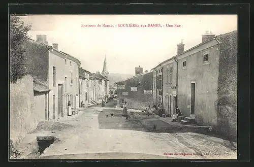 AK Bouxières-aux-Dames, Une Rue, Strassenpartie im Sonnenschein