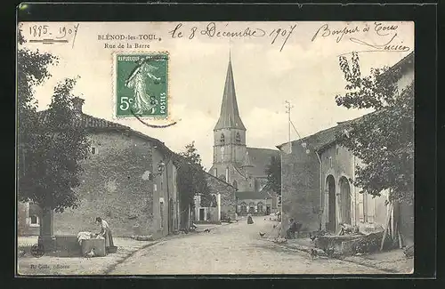 AK Blénod-les-Toul, Rue de la Barre, Strassenpartie mit Blick zur Kirche