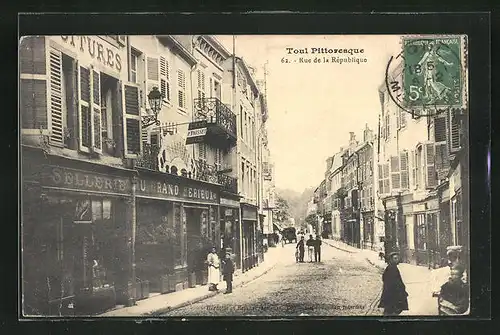 AK Toul, Rue de la République, Blick in die Strasse