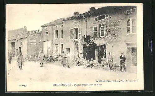 AK Bernecourt, Maison trouee par un obus