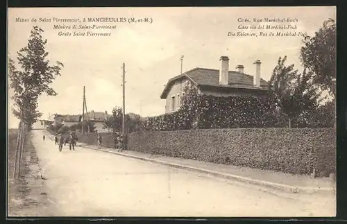 AK Mancieulles, Les Mines de Saint Pierremont, Cités, Rue Maréchal-Foch