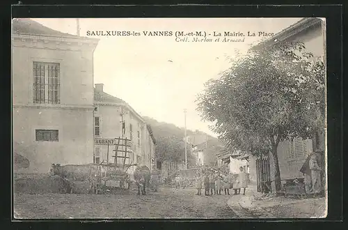 AK Saulxures-les-Vannes, La Mairie, La Place