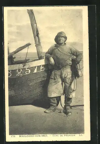 AK Fischer neben seinem Boot posierend