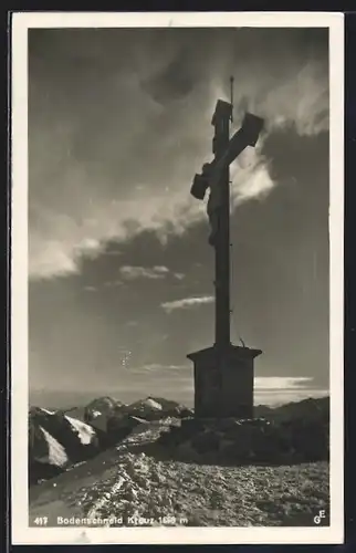 AK Bodenschneid, Gipfelkreuz im Schnee