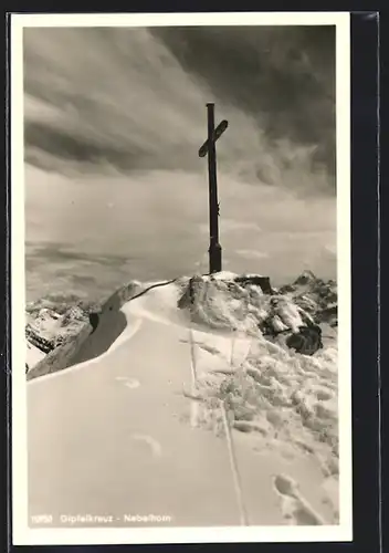 AK Nebelhorn, Gipfelkreuz im Schnee