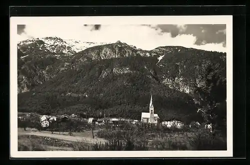 AK Stanz bei Landeck im Oberinntal, Blick auf die Kirche im Ort