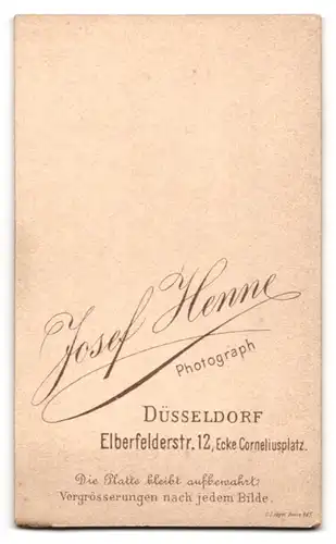 Fotografie Josef Henne, Düsseldorf, Elberfelderstrasse 12, Junger Herr mit Zwicker