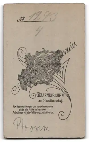 Fotografie Atelier Germania, Gelsenkirchen, Dickampstrasse 7, Herr Pfromm mit Fliege im Anzug
