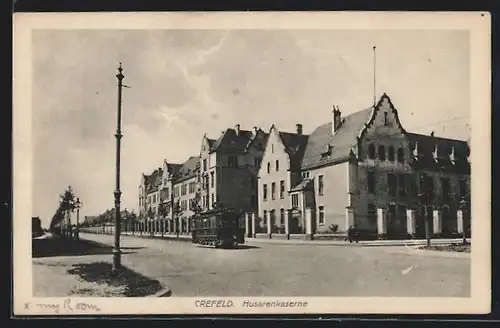 AK Crefeld, Strassenbahn vor der Husarenkaserne