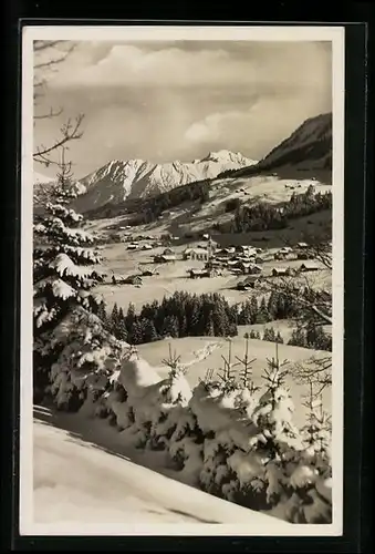 AK Riezlern, winterliche Ortsansicht mit Nebelhorn