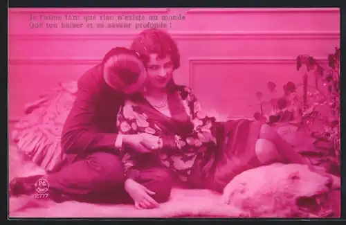 Foto-AK P. C. Paris: Mann küsst einer Dame den Hals