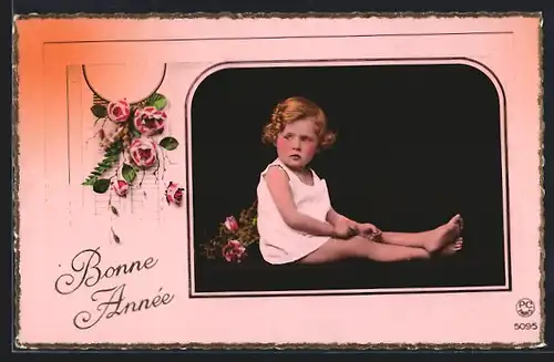 Foto-AK P. C. Paris: Kleines Mädchen im Kleidchen mit Rosen