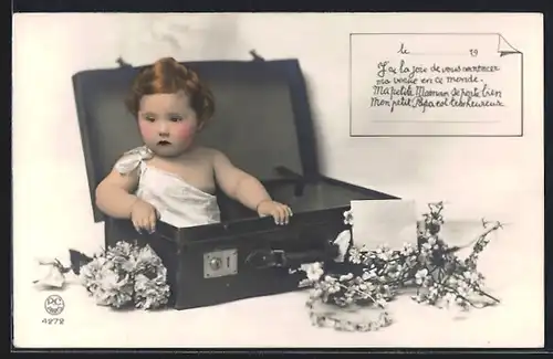 Foto-AK P. C. Paris: Baby in einem Koffer