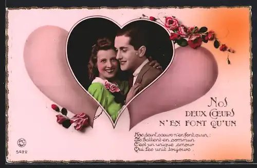 Foto-AK P. C. Paris: Liebespaar mit Rosen umarmt sich
