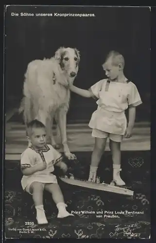 AK Prinz Louis Ferdinand und Prinz Wilhelm von Preussen mit Hund und Kriegsschiff-Modell