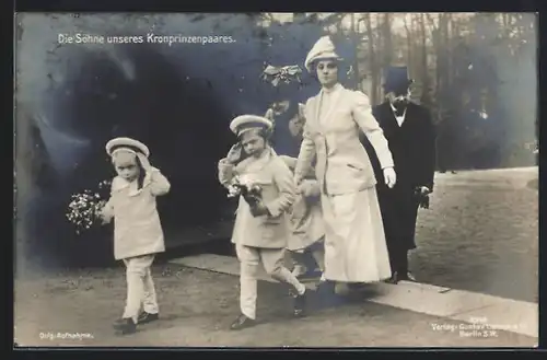 AK Söhne von Kronprinz Wilhelm von Preussen mit Blumensträussen