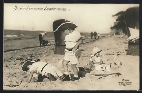 AK Die Söhne des Kronprinzenpaares Kleinkinder am Strand