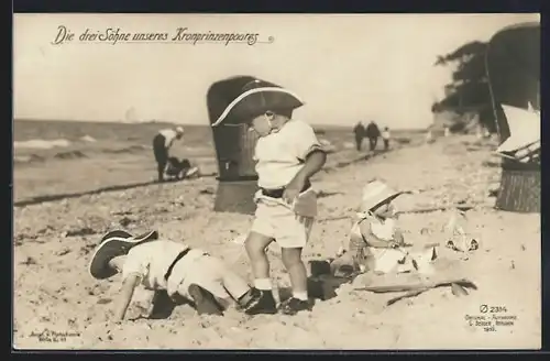 AK Die Söhne des Kronprinzenpaares Kleinkinder am Strand