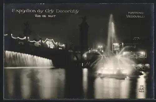 AK Paris, Exposition des Arts décoratifs 1925, Vue de Nuit, Fontaine Vedovelli