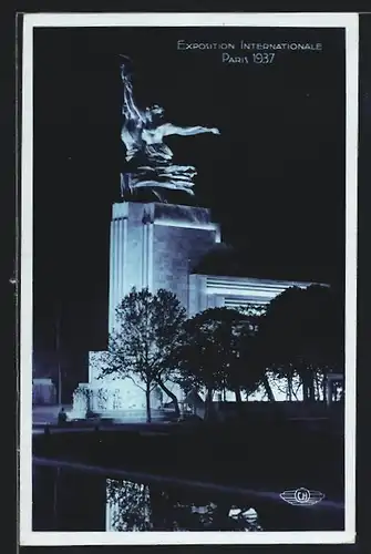 AK Paris, Exposition internationale 1937, Pavillon de L`U. R. S. S., vu de nuit