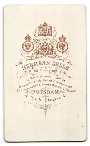 Fotografie H. Selle, Potsdam, Yorkstr. 4, Bürgerlicher Herr mit Schnurrbart und Brille im dunklen Anzug