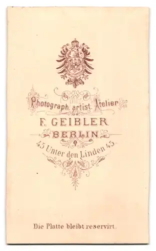 Fotografie F. Geibler, Berlin, Unter den Linden 45, Älterer Herr mit Schnurrbart und grossen Ohren in Anzug und Halstuch