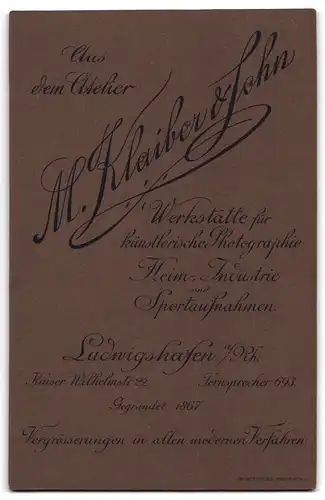 Fotografie M. Klaiber & Sohn, Ludwigshafen a. Rh., junger Knabe im feinen Anzug zur Erstkommunion mit Kerze