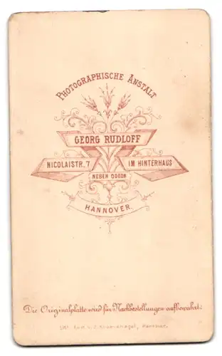 Fotografie Georg Rudloff, Hannover, Portrait junger Herr im Anzug mit Vollbart