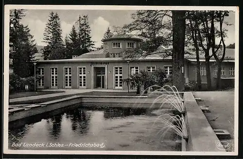 AK Bad Landeck, Friedrichsbad mit Schwimmbecken und Gebäude