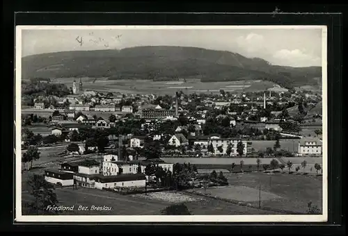 AK Friedland /Bez. Breslau, Ortsansicht mit Blick in die Berge