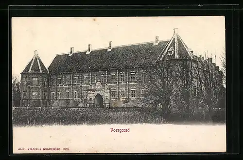 AK Voergaard, Blick auf grosses Gebäude