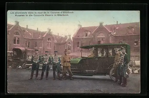 AK Brüssel / Bruxelles, Husaren in die Cavalerie Kasern in Etterbeek
