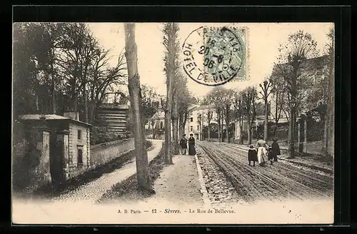 AK Sèvres, La Rue de Bellevue