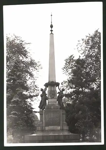 Fotografie Ansicht Wien, Gürtel-Erinnerungsobelisk an der Kreuzung Mariahilferstrasse