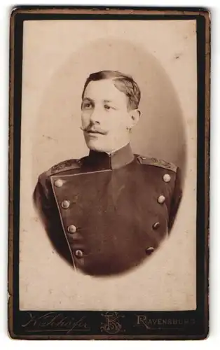 Fotografie K. Schäfer, Ravensburg, Portrait Musketier mit Oberlippenbart in Uniform