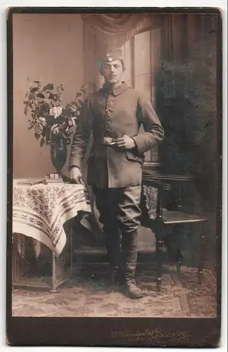 Fotografie B. Wendsche, Ingolstadt, Portrait Soldat in Uniform mit Käppi