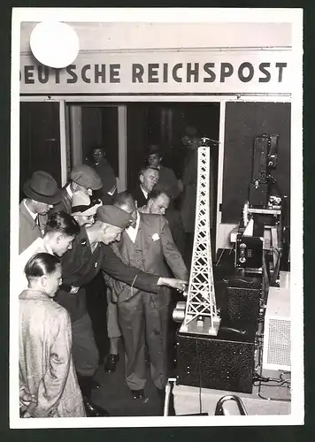 Fotografie Ansicht Leipzig, Herbstmesse 1940, Messestand der Reichspost
