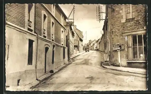 AK La Trinité-Porhoet, Rue du Tertre, Strassenpartie