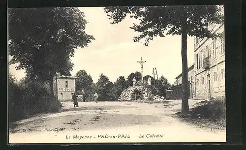 AK Pré-en-Pail, Le Calvaire, Strassenpartie am Kalvarienhügel
