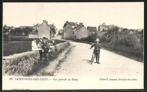 AK Saint-Ouen-des-Toits, Vue générale du Bourg