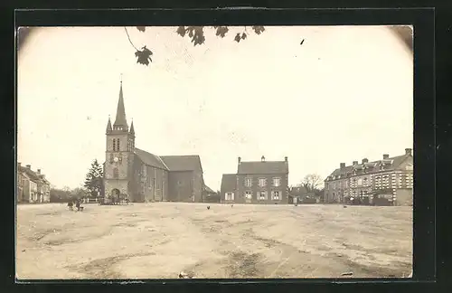 AK Saint-Aignan-Couptrain, l'Eglise et la Place