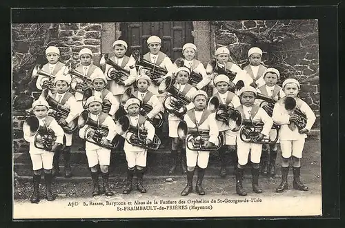 AK Saint-Fraimbault-de-Priéres, 5. Basses, Barytons et Altos de la Fanfare des Orphelins de Saint-Georges-de-l'Isle