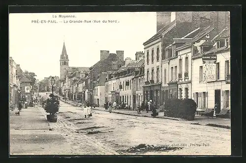 AK Pré-en-Pail, la Grande Rue
