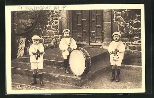 AK Saint-Fraimbault-des-Priéres, les Benjamins de la Fanfare des Orpjhelins de Saint-Georges-de-l'Isle, Bébés de 5 ans