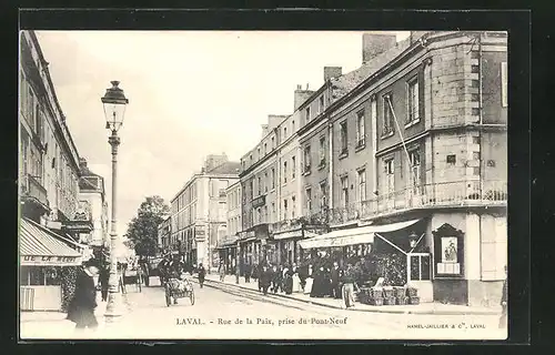 AK Laval, Rue de la Paix, prise du Pont-Neuf