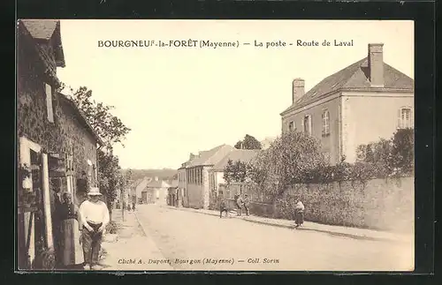 AK Bourgneuf-la-Forét, La Poste, Route de Laval