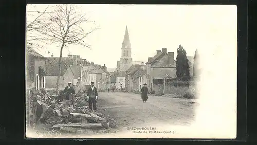 AK Grez-en-Bouére, Route de Chateau Gontier, l'Eglise